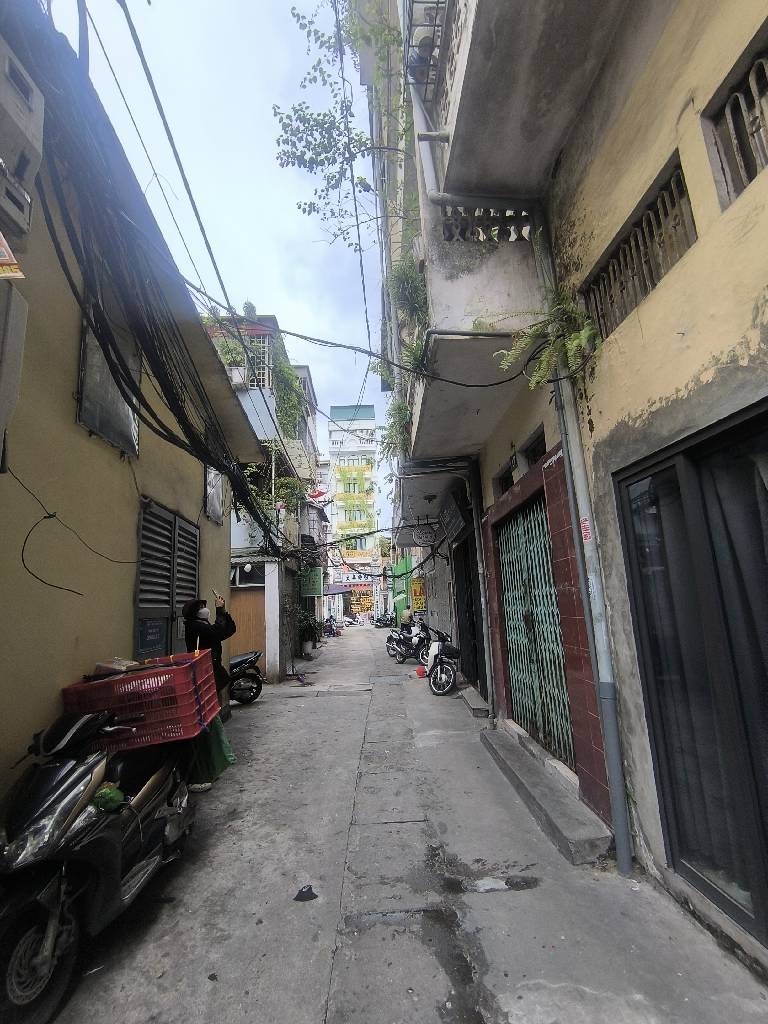 Bán nhà Ngõ Đình Đại - diện tích 16,5m2 3 tầng - ô tô đỗ cửa - giá 5,9 tỷ