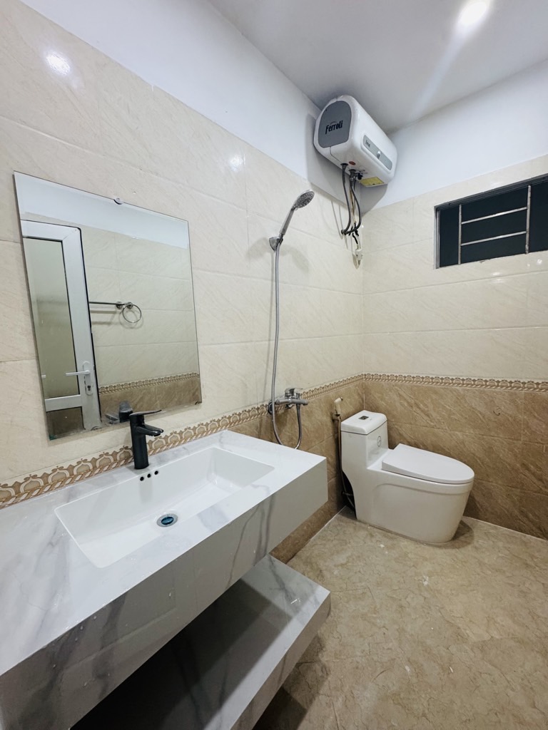 Bán nhà Văn Hương - diện tích 35m2 5 tầng - MẶT NGÕ KINH DOANH - giá 10,5 tỷ