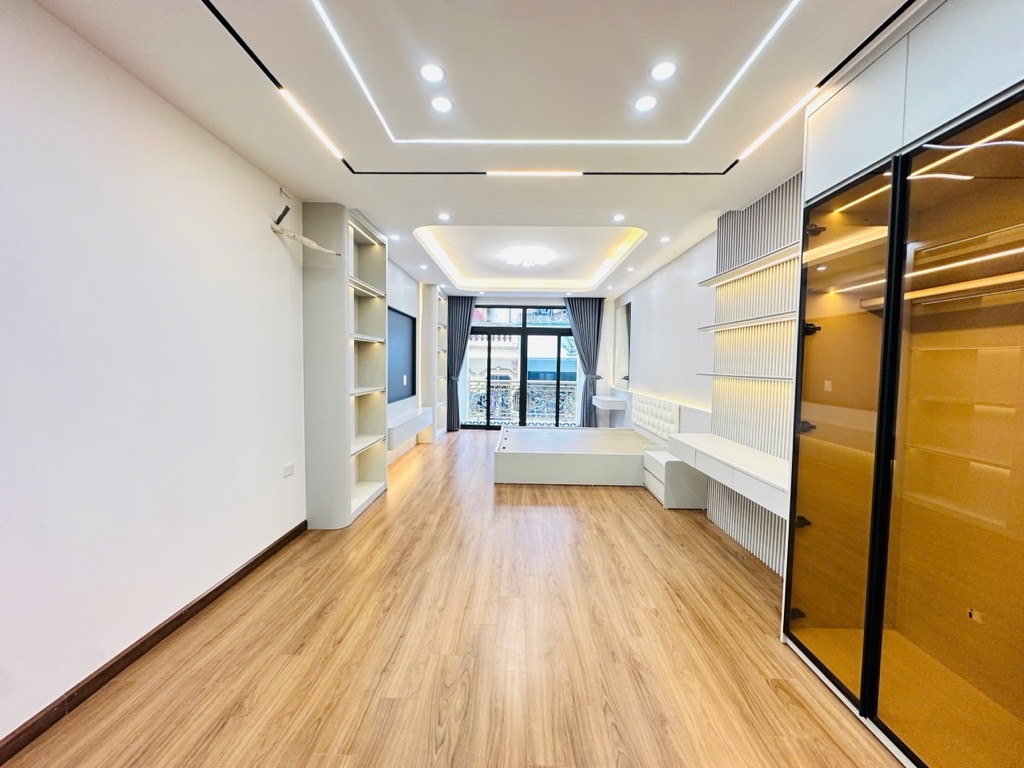 Bán nhà Kim Đồng - diện tích 54m2 7 tầng - Ô tô tránh - giá 23,6 tỷ