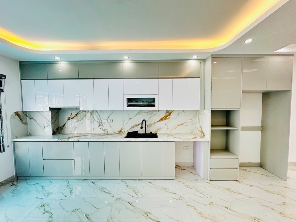 Bán nhà Kim Đồng - diện tích 54m2 7 tầng - Ô tô tránh - giá 23,6 tỷ