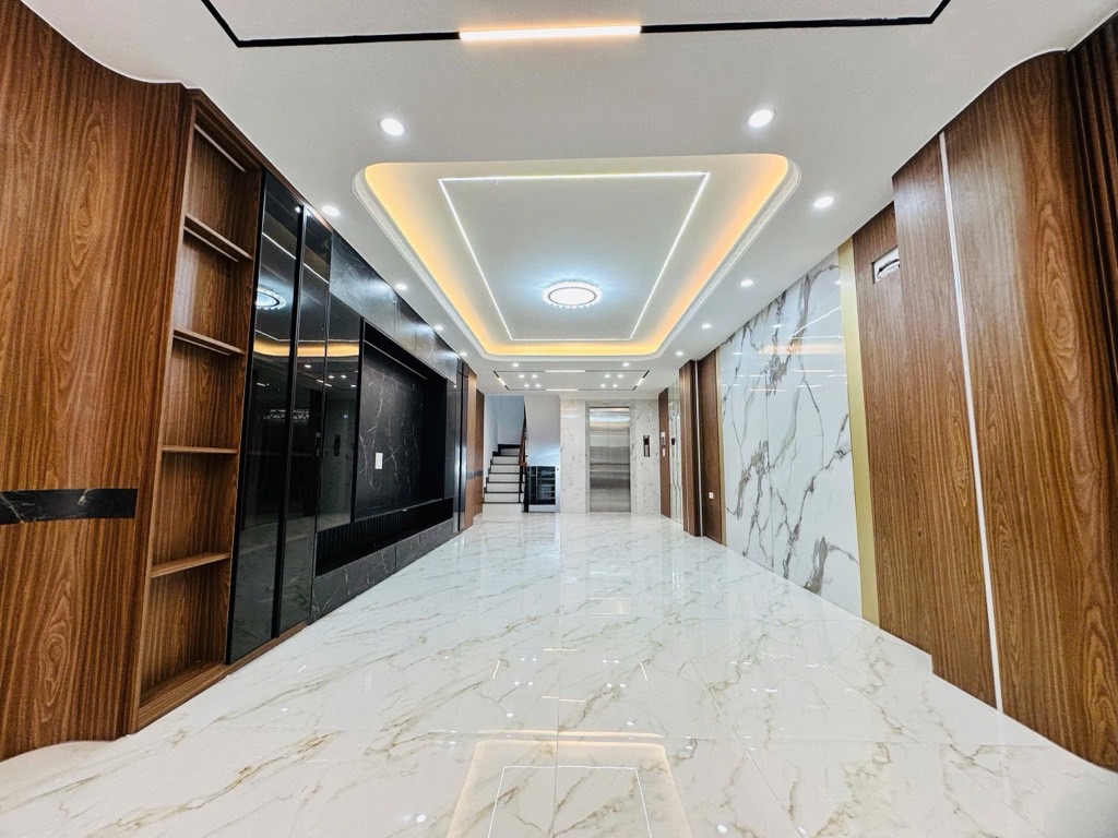 Bán nhà Kim Đồng - diện tích 54m2 7 tầng - Ô tô tránh - giá 23,6 tỷ