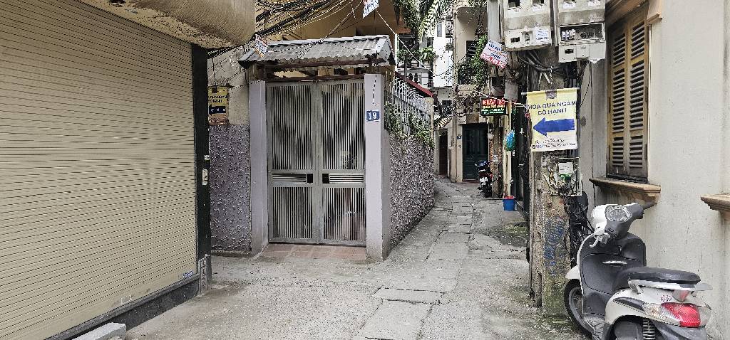 Bán nhà Thanh Nhàn - diện tích 19m2 3 tầng - ngõ xe 3 gác - giá 5,7 tỷ