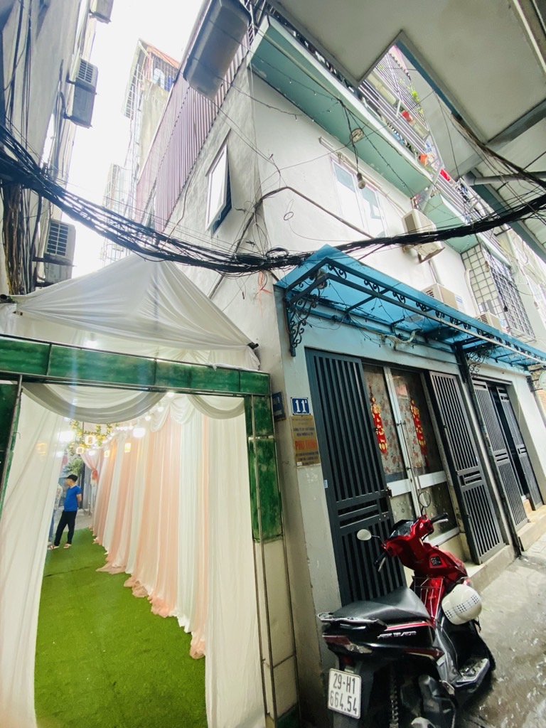 Bán nhà Định Công Thượng - diện tích 49m2 3 tầng - Lô góc thoáng sáng - giá 6,35 tỷ