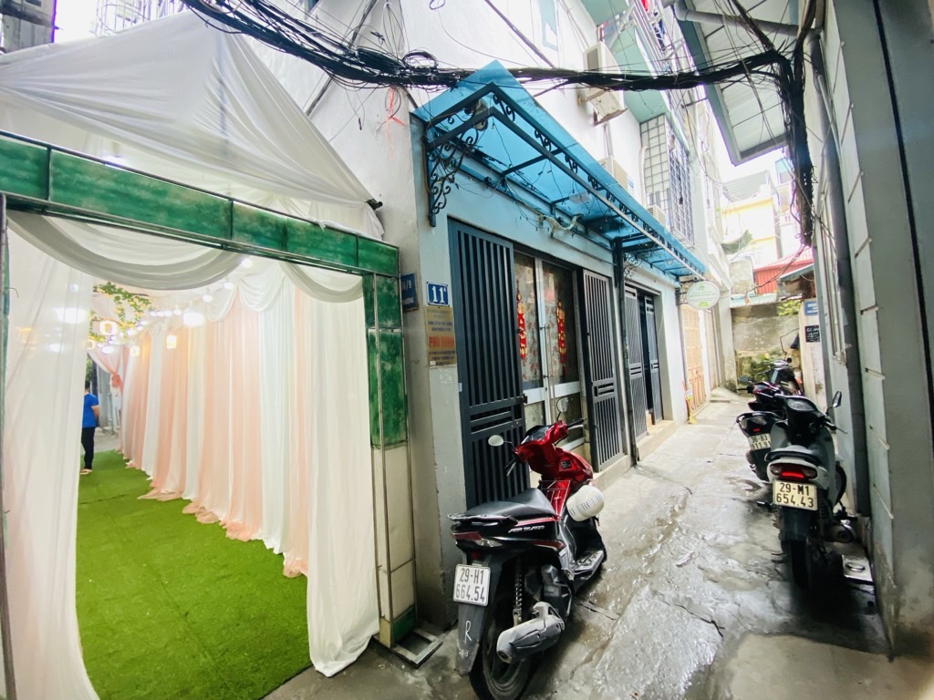 Bán nhà Định Công Thượng - diện tích 49m2 3 tầng - Lô góc thoáng sáng - giá 6,35 tỷ