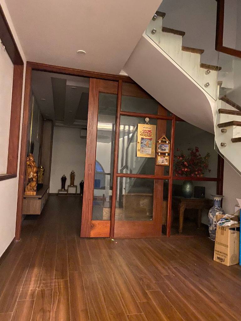 Bán nhà Yên Lãng - diện tích 54m2 6 tầng - Siêu siêu gần phố - giá 19,3 tỷ