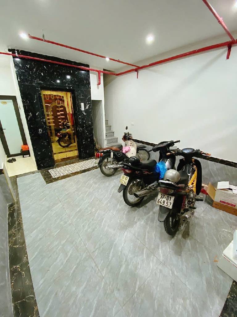 Bán nhà Ngõ Đình Đông - diện tích 36m2 6 tầng - Lô góc, thang máy - giá 11,5 tỷ