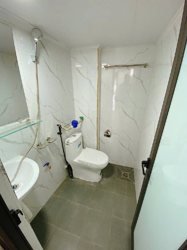 Bán nhà Ngõ Đình Đông - diện tích 36m2 6 tầng - Lô góc, thang máy - giá 11,5 tỷ