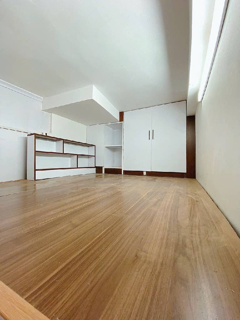 Bán nhà Ngõ Đình Đông - diện tích 36m2 6 tầng - Lô góc, thang máy - giá 11,5 tỷ