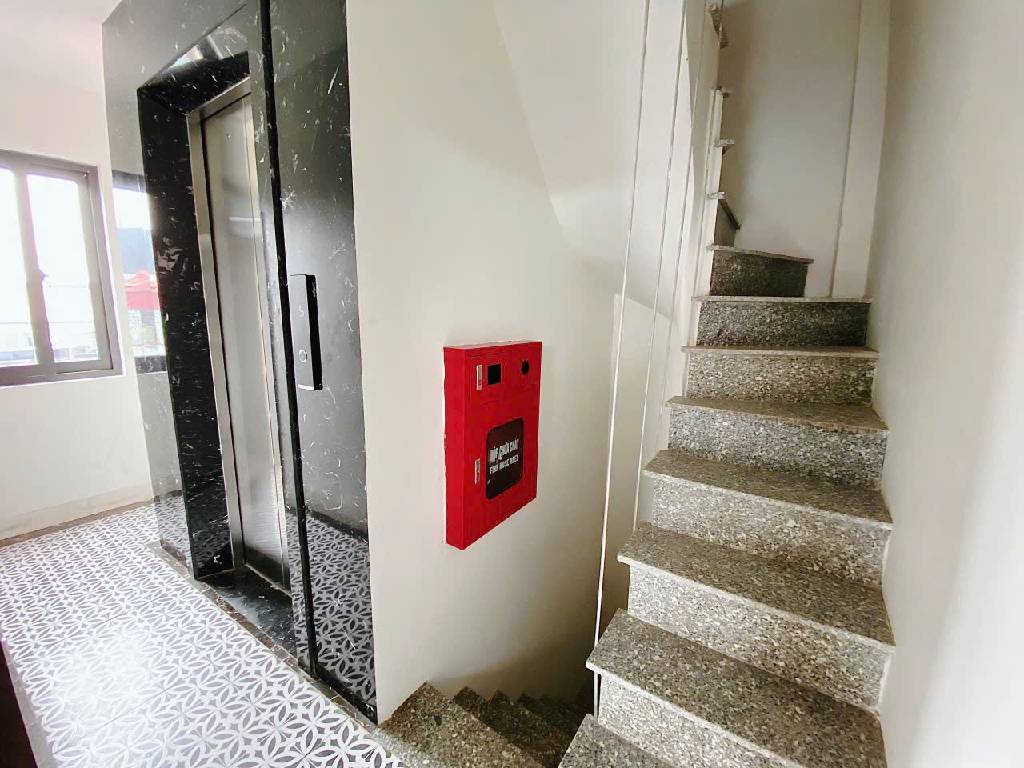 Bán nhà Ngõ Đình Đông - diện tích 36m2 6 tầng - Lô góc, thang máy - giá 11,5 tỷ