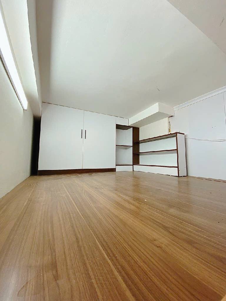 Bán nhà Ngõ Đình Đông - diện tích 36m2 6 tầng - Lô góc, thang máy - giá 11,5 tỷ