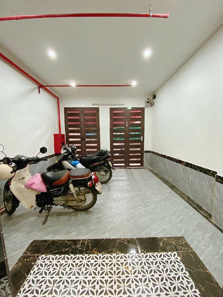 Bán nhà Ngõ Đình Đông - diện tích 36m2 6 tầng - Lô góc, thang máy - giá 11,5 tỷ