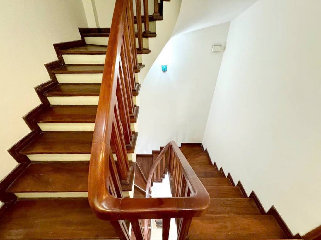 Bán nhà Vương Thừa Vũ - diện tích 38m2 5 tầng - LÔ GÓC - giá 15,5 tỷ