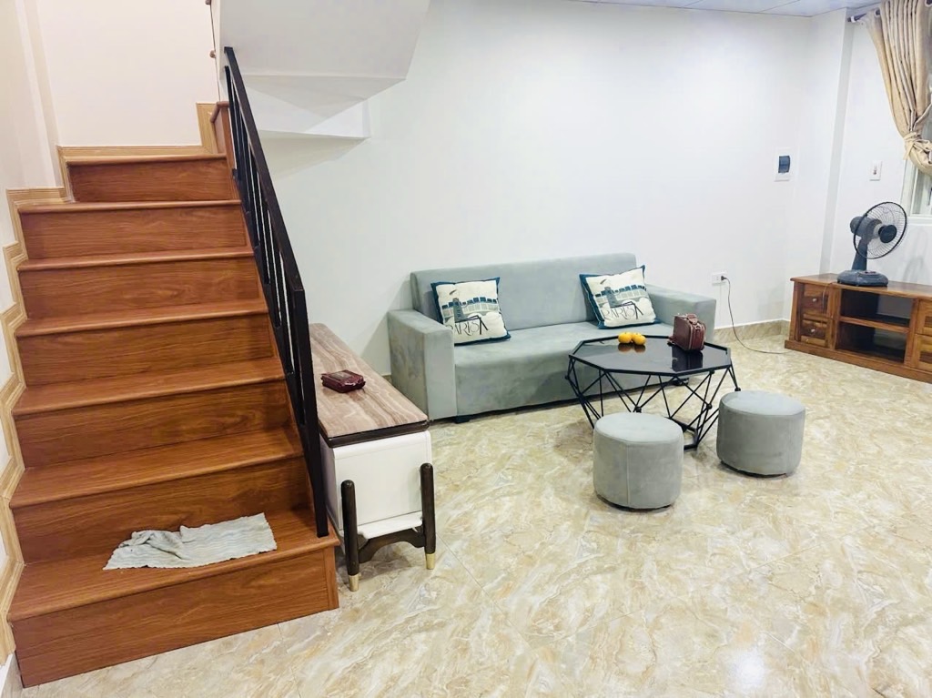 Bán nhà Vĩnh Hoàng - diện tích 30m2 2 tầng - Nhà riêng 3 bước ra đường 2 làn - giá 2,3 tỷ