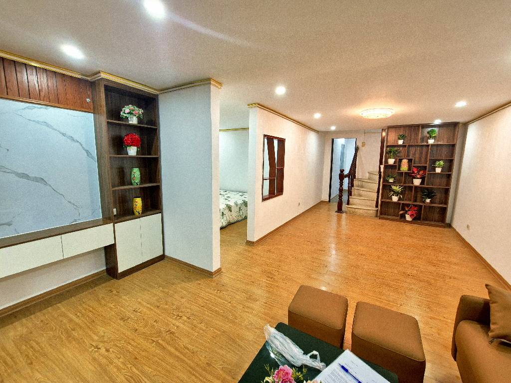 Bán nhà Thái Thịnh - diện tích 150m2 2 tầng - Căn hộ TT 5 ngủ có thể thiết kế 6 ngủ rộng rãi - giá 6,4 tỷ