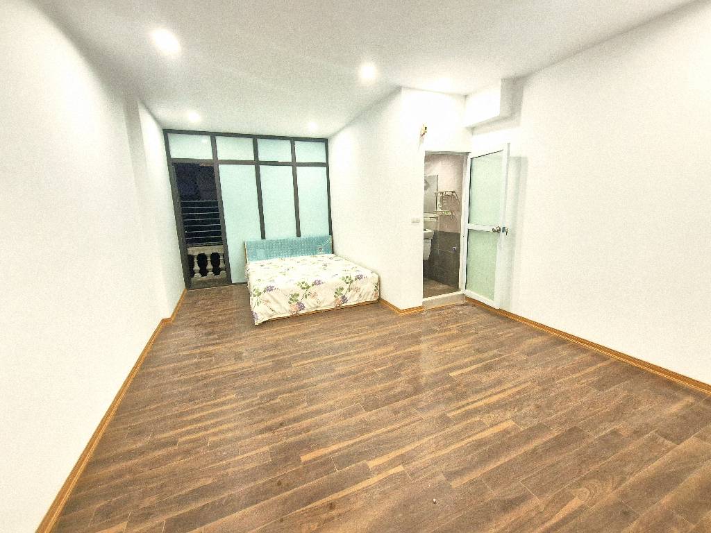 Bán nhà Thái Thịnh - diện tích 150m2 2 tầng - Căn hộ TT 5 ngủ có thể thiết kế 6 ngủ rộng rãi - giá 6,4 tỷ