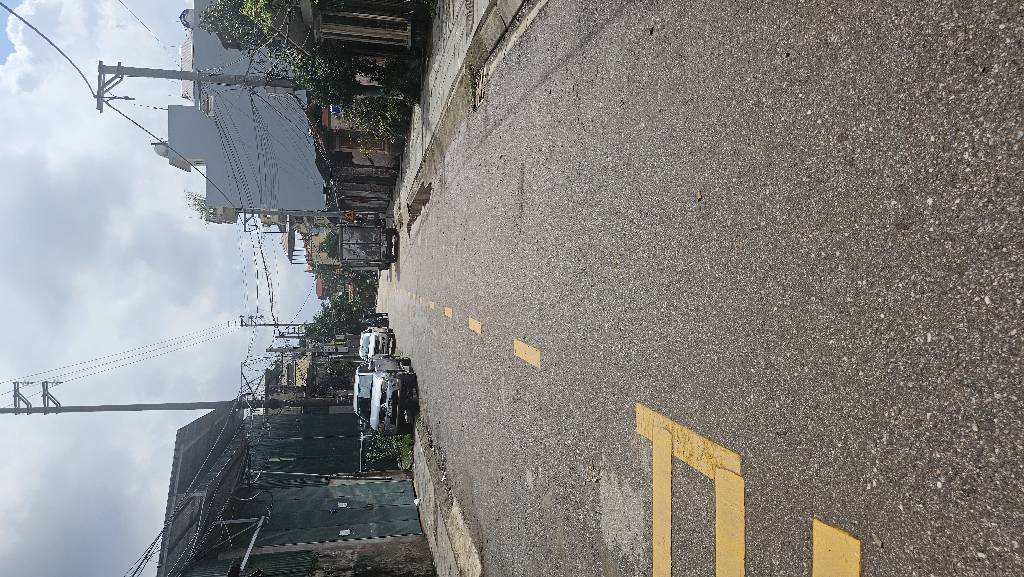 Bán nhà Thúy Lĩnh - diện tích 42,1m2 1,5 tầng - ô tô đỗ cửa - giá 2 tỷ