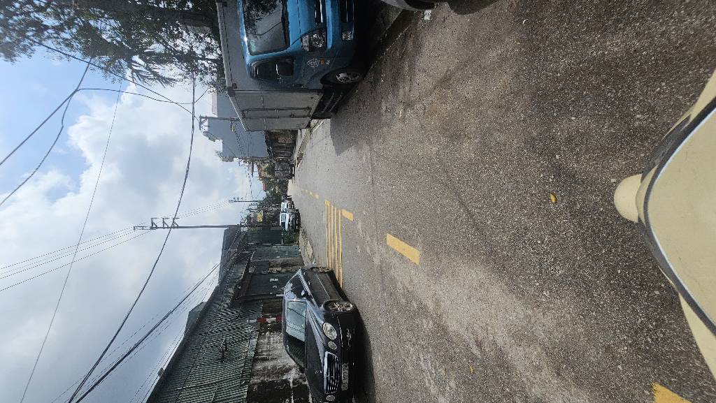 Bán nhà Thúy Lĩnh - diện tích 42,1m2 1,5 tầng - ô tô đỗ cửa - giá 2 tỷ