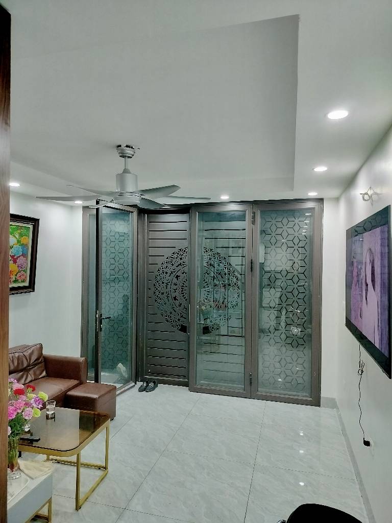 Bán nhà Tân Mai - diện tích 41.5m2 5 tầng - Cách ô tô 100m - giá 5,8 tỷ