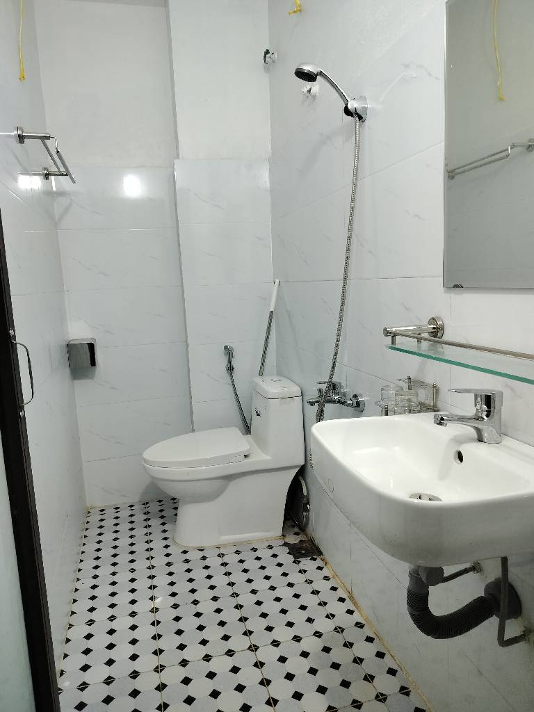 Bán nhà Tân Mai - diện tích 41.5m2 5 tầng - Cách ô tô 100m - giá 5,8 tỷ