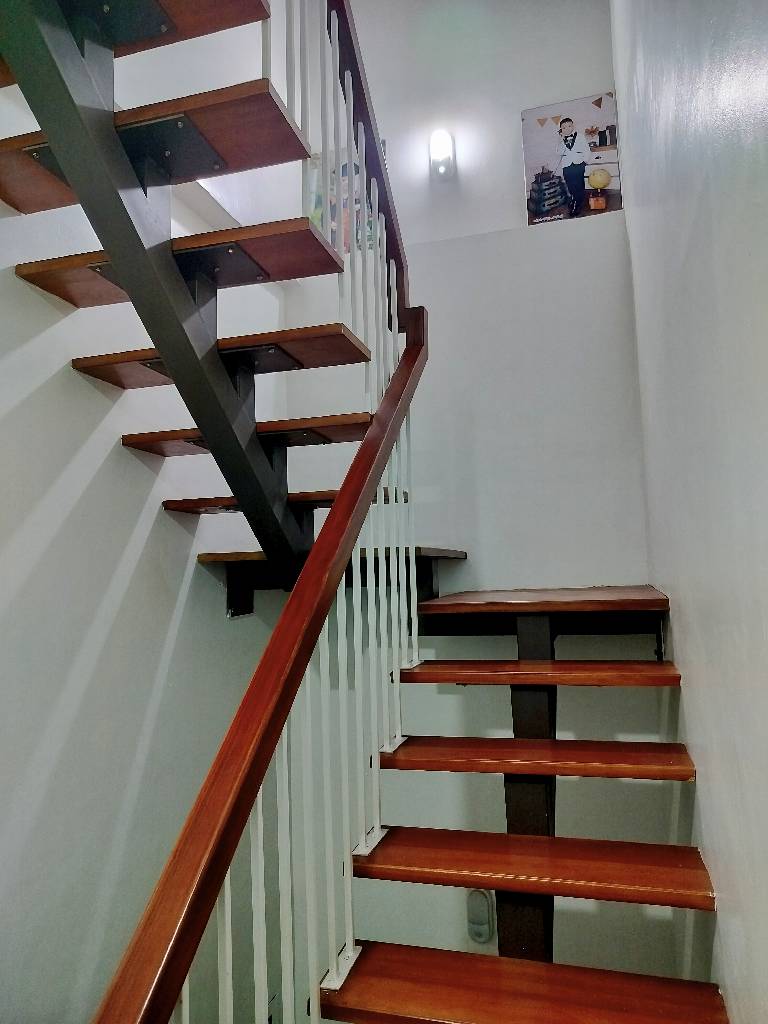 Bán nhà Tân Mai - diện tích 41.5m2 5 tầng - Cách ô tô 100m - giá 5,8 tỷ