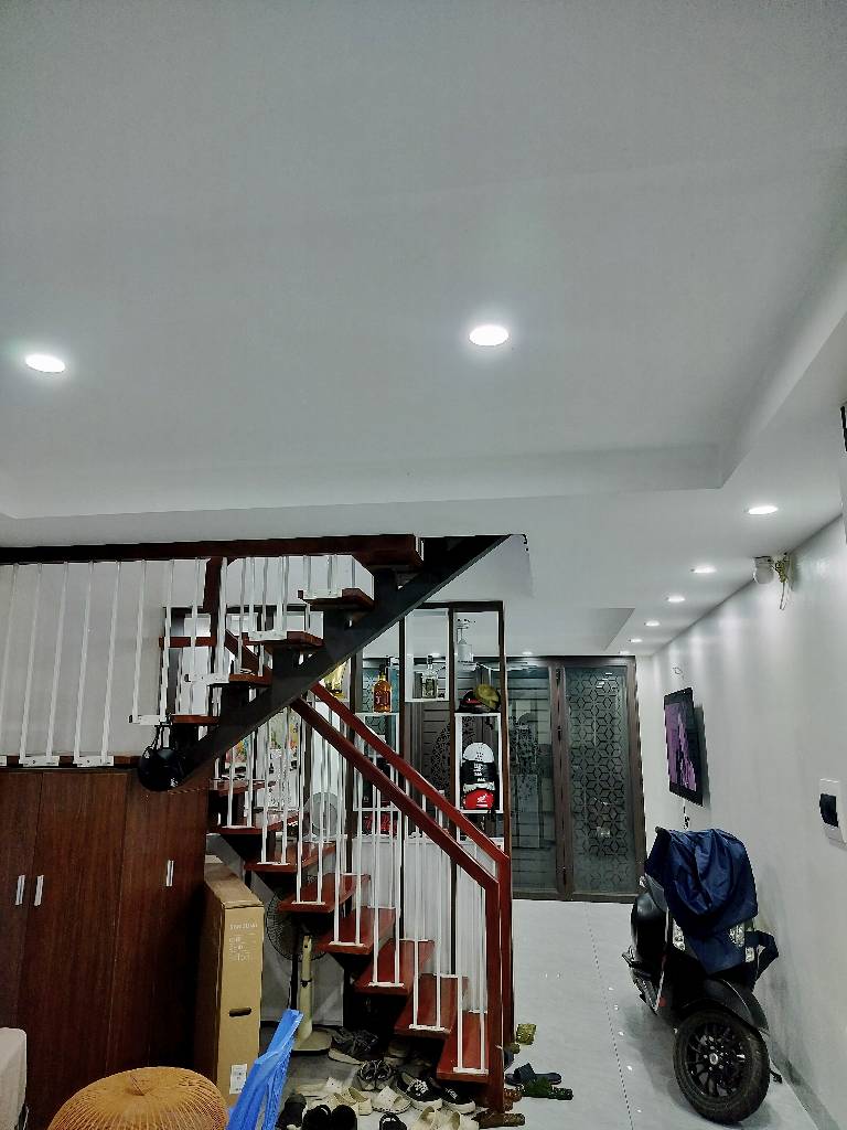 Bán nhà Tân Mai - diện tích 41.5m2 5 tầng - Cách ô tô 100m - giá 5,8 tỷ