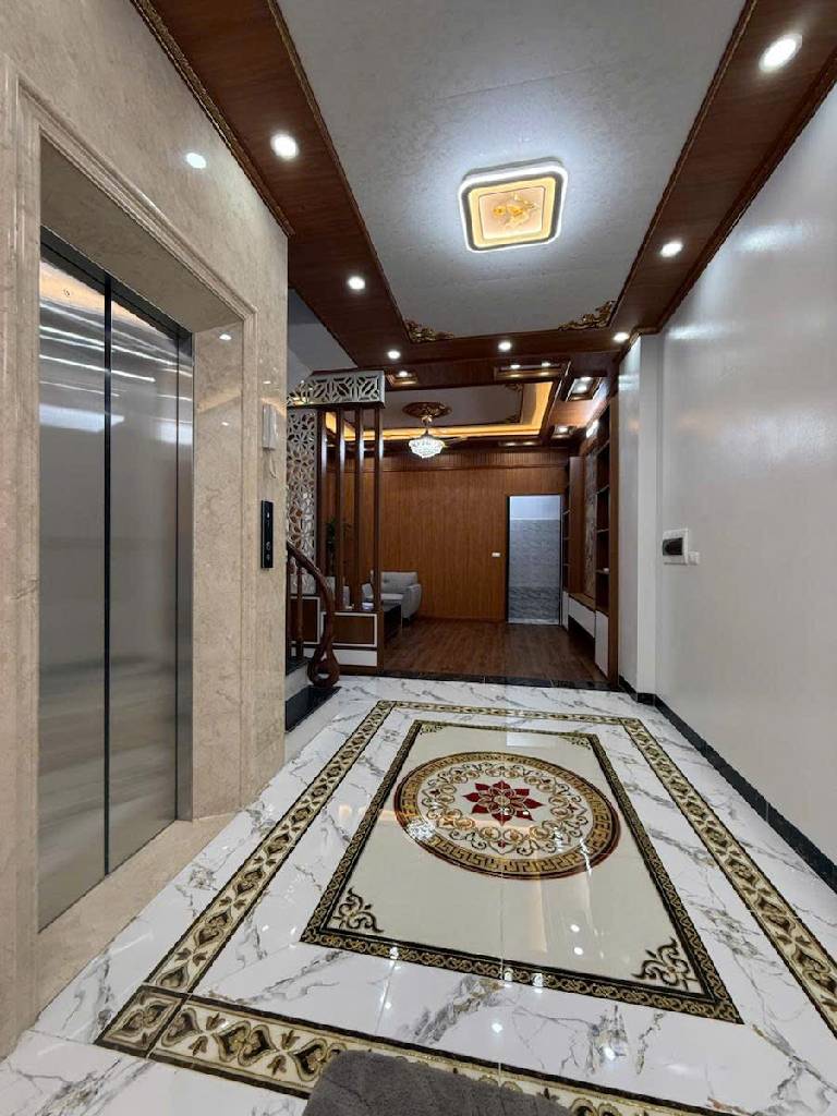 Bán nhà Nguyễn Khoái - diện tích 58m2 5 tầng - Mặt ngõ thông kinh doanh ô tô - giá 19,68 tỷ