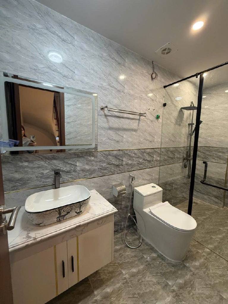 Bán nhà Nguyễn Khoái - diện tích 58m2 5 tầng - Mặt ngõ thông kinh doanh ô tô - giá 19,68 tỷ