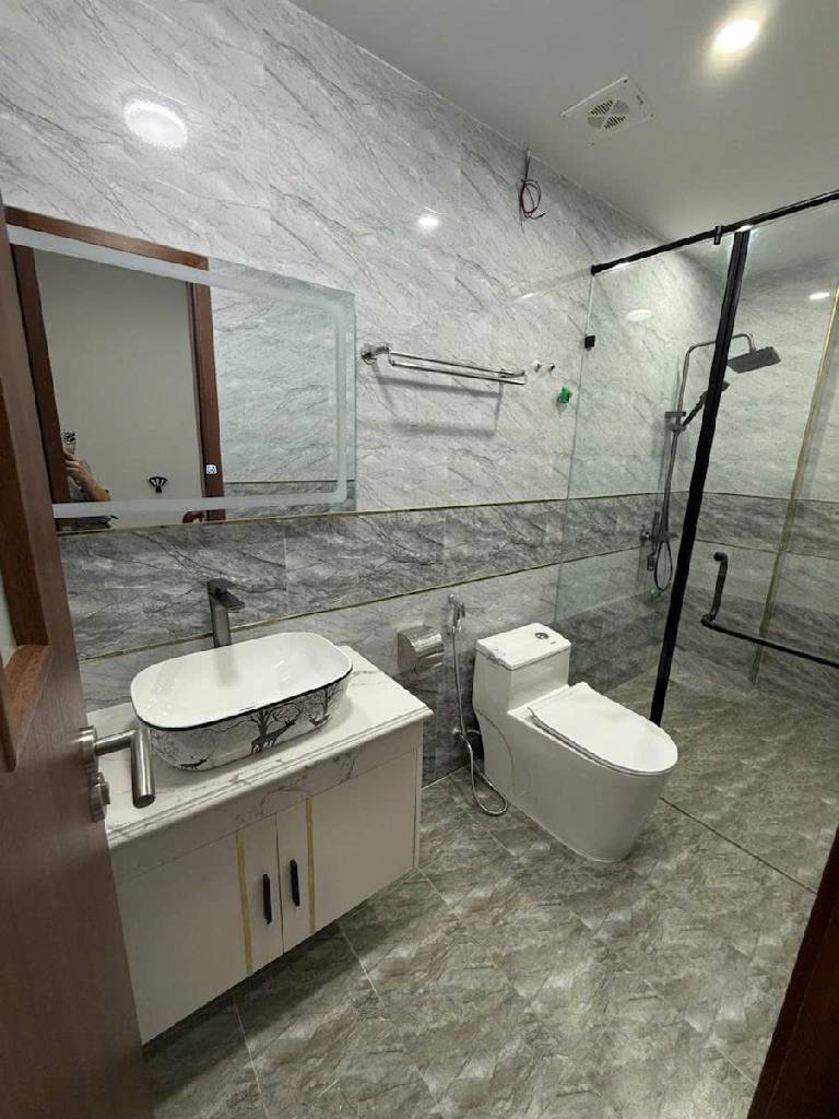 Bán nhà Nguyễn Khoái - diện tích 58m2 5 tầng - Mặt ngõ thông kinh doanh ô tô - giá 19,68 tỷ