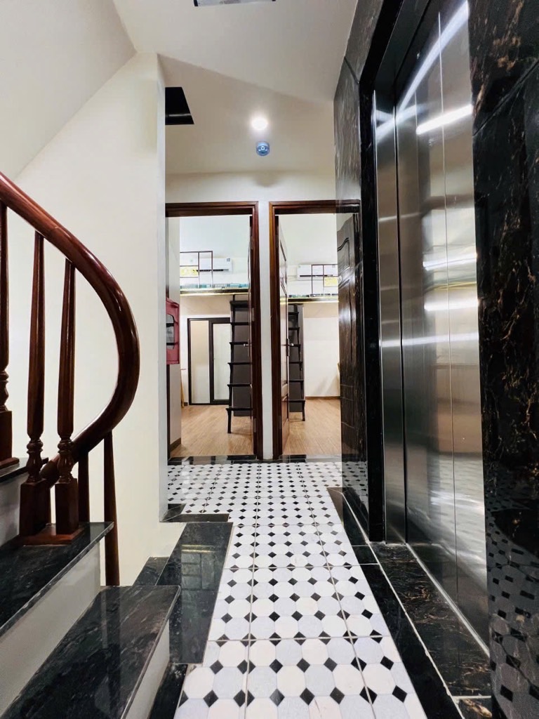 Bán nhà Trương Định - diện tích 57m2 7 tầng - Ngõ thông ô tô qua nhà - giá 17 tỷ