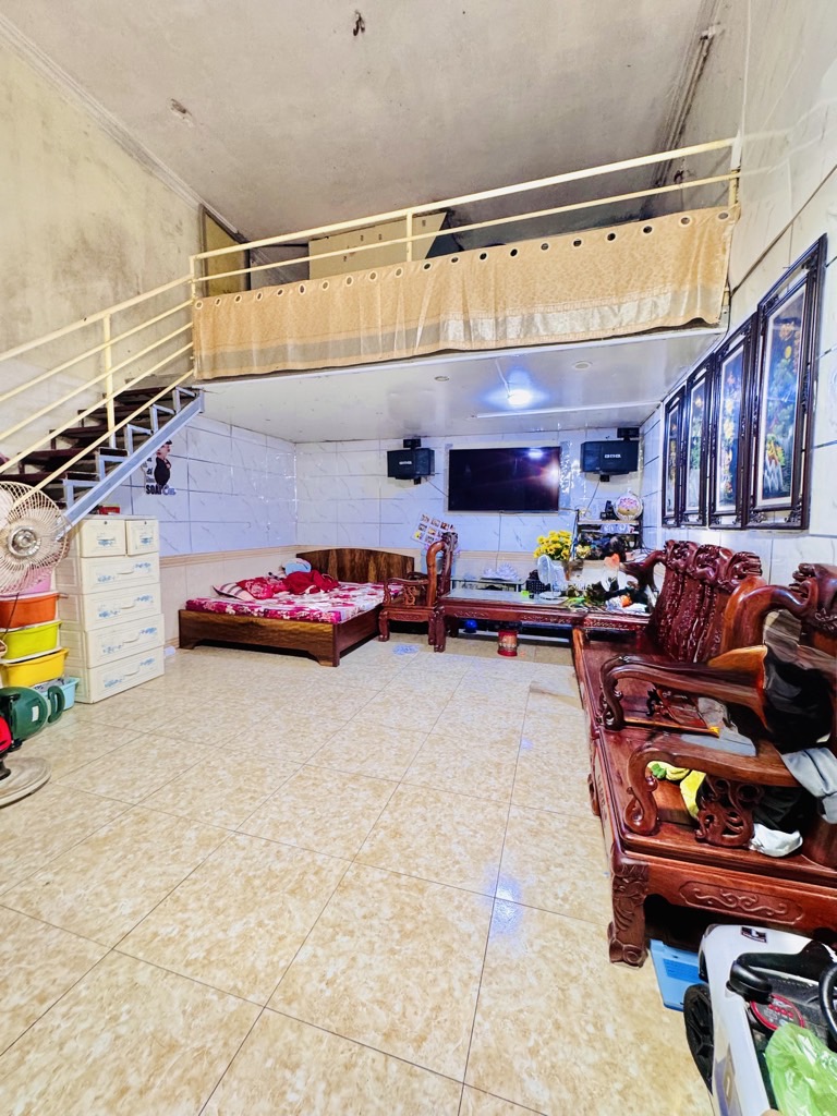 Bán nhà Hoàng Mai - diện tích 70m2 2 tầng - Gần trường chợ - giá 6,3 tỷ