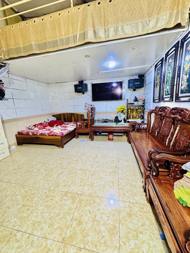 Bán nhà Hoàng Mai - diện tích 70m2 2 tầng - Gần trường chợ - giá 6,3 tỷ