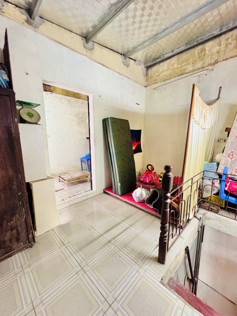 Bán nhà Hoàng Mai - diện tích 70m2 2 tầng - Gần trường chợ - giá 6,3 tỷ