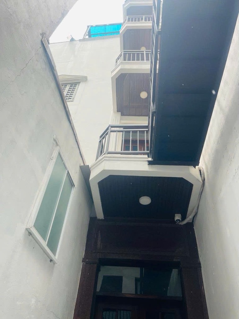 Bán nhà Ô Đồng Lầm - diện tích 71.2m2 4 tầng - Mặt ngõ trước và sau 1 nhà ra mặt hồ - giá 21 tỷ