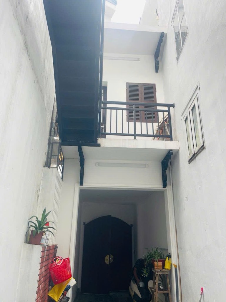 Bán nhà Ô Đồng Lầm - diện tích 71.2m2 4 tầng - Mặt ngõ trước và sau 1 nhà ra mặt hồ - giá 21 tỷ