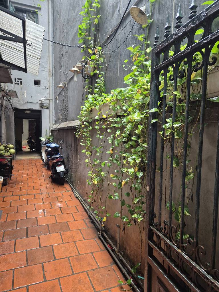 Bán nhà Ngõ Chùa Mỹ Quang - diện tích 38m2 5 tầng - Nhà đẹp, gần phố - giá 10,6 tỷ