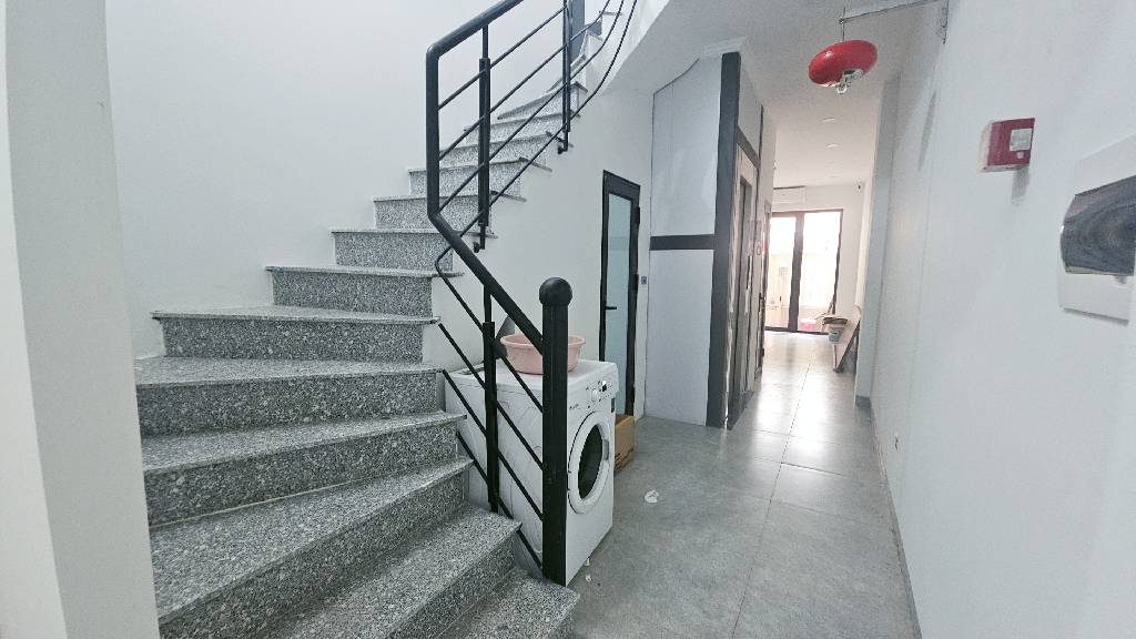 Bán nhà Nguyễn Trãi - diện tích 58,6m2 6 tầng - Ô tô tránh - giá 18,2 tỷ