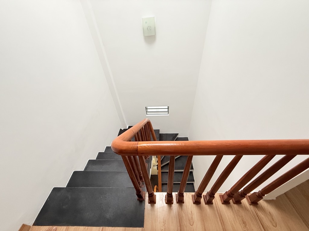 Bán nhà Thịnh Liệt - diện tích 30m2 5 tầng - LÔ GÓC - Ô TÔ VÀO TẬN CỬA - giá 7,7 tỷ