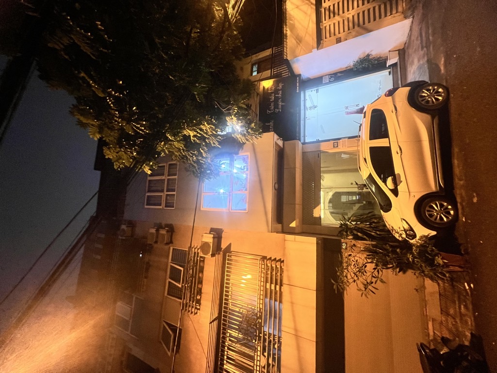 Bán nhà Cù Chính Lan - diện tích 50m2 4 tầng - Ô tô tránh vỉa hè rộng - giá 23 tỷ