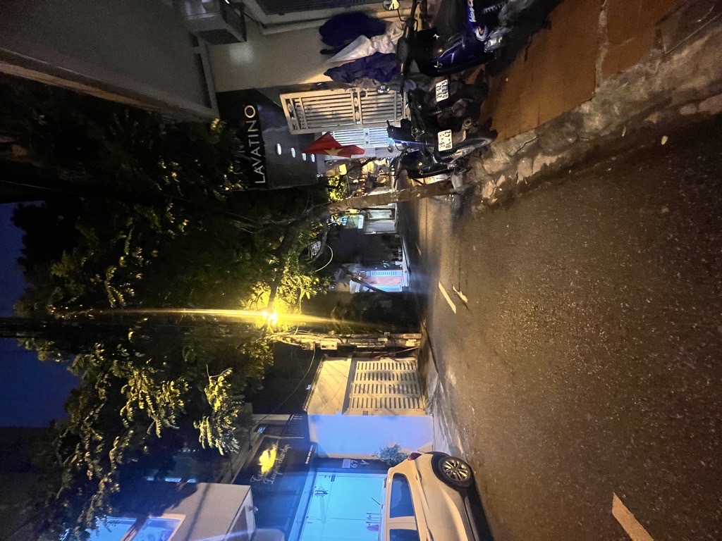 Bán nhà Cù Chính Lan - diện tích 50m2 4 tầng - Ô tô tránh vỉa hè rộng - giá 23 tỷ