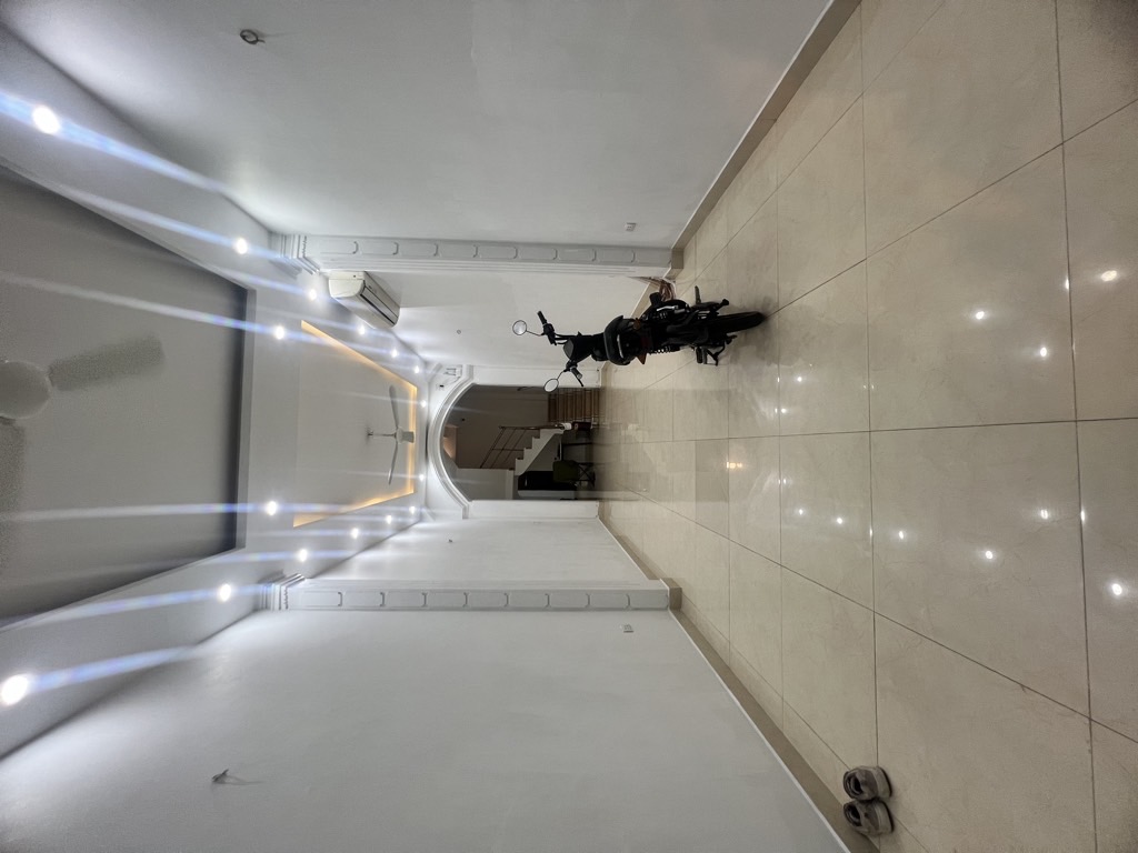 Bán nhà Cù Chính Lan - diện tích 50m2 4 tầng - Ô tô tránh vỉa hè rộng - giá 23 tỷ