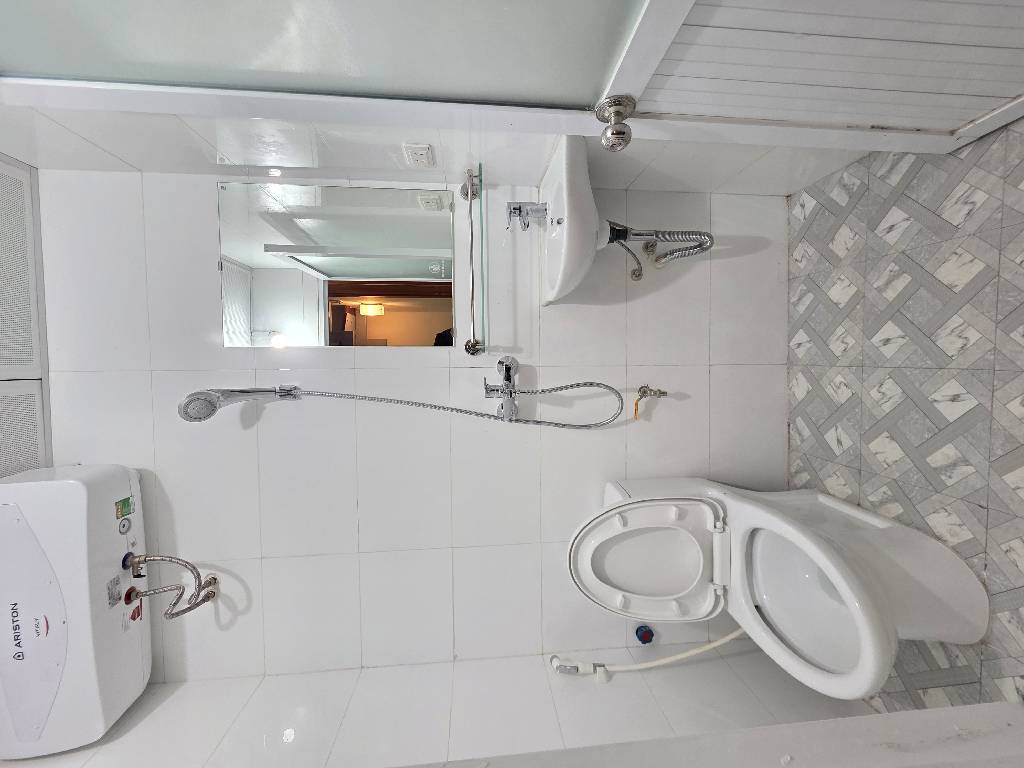 Bán nhà Tôn Đức Thắng - diện tích 16,1m2 5 tầng - Nhà đẹp ở ngay - giá 5,6 tỷ