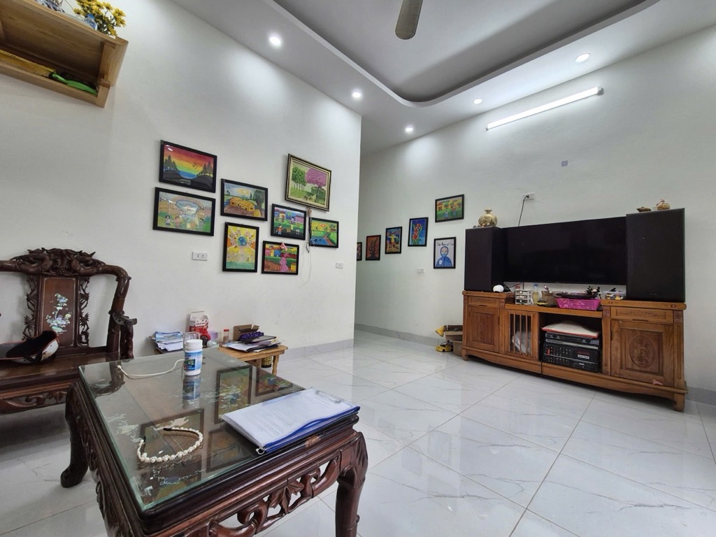 Bán nhà Định Công Thượng - diện tích 57.8m2 1 tầng - Nhà Đẹp Ở Luôn - giá 2,4 tỷ