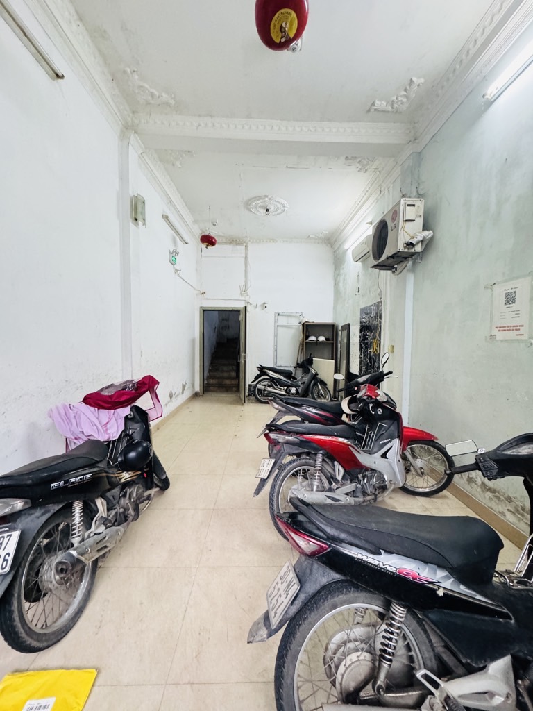 Bán nhà Khương Hạ - diện tích 41m2 5 tầng - ô tô dừng đỗ qua nhà - giá 14,8 tỷ