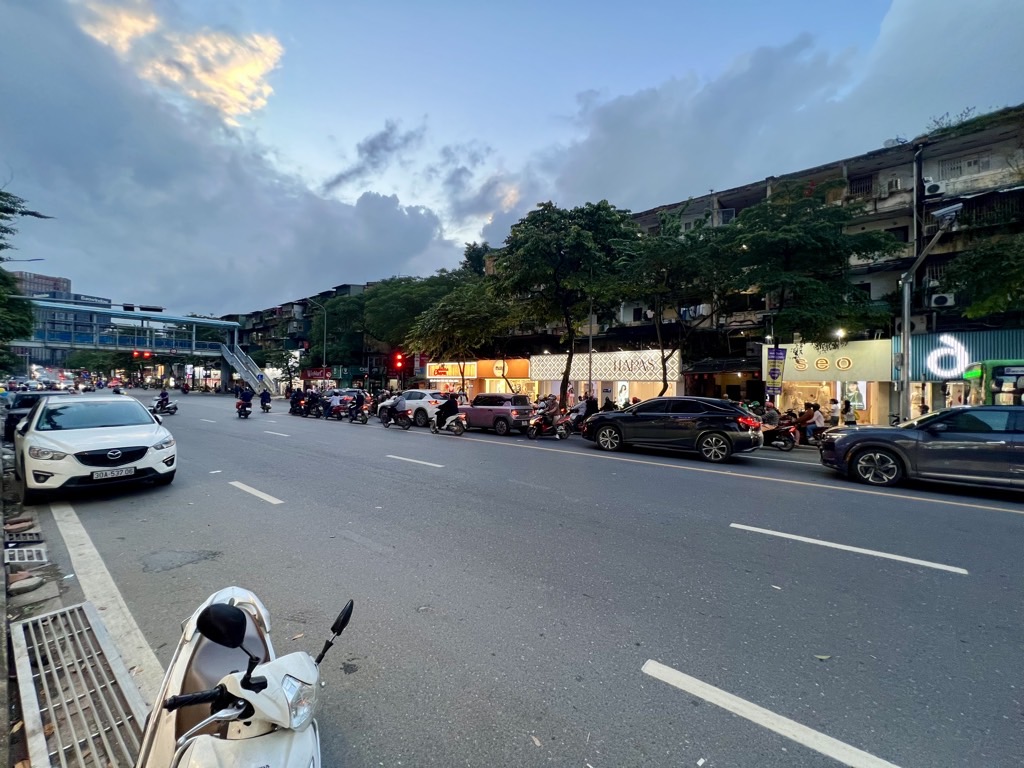 Bán nhà Phạm Ngọc Thạch - diện tích 28.4m2 2 tầng - Mặt phố kinh doanh sầm uất - giá 9,5 tỷ