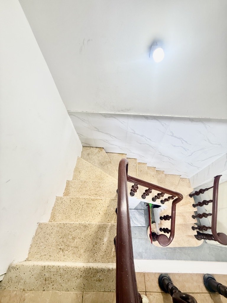 Bán nhà Ngõ Chùa Liên Phái - diện tích 38,4m2 4 tầng - Ô tô đỗ chân cầu thang - giá 8,3 tỷ