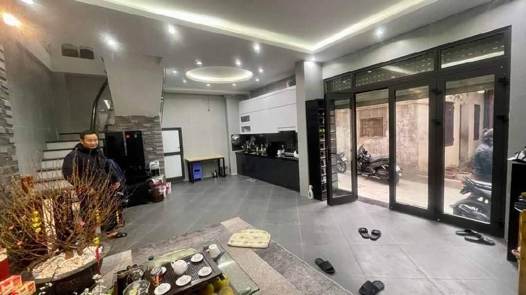 Bán nhà Tô Hoàng - diện tích 44m2 6 tầng - Lô góc 2 mặt tiền - giá 17,5 tỷ