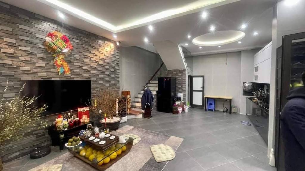 Bán nhà Tô Hoàng - diện tích 44m2 6 tầng - Lô góc 2 mặt tiền - giá 17,5 tỷ