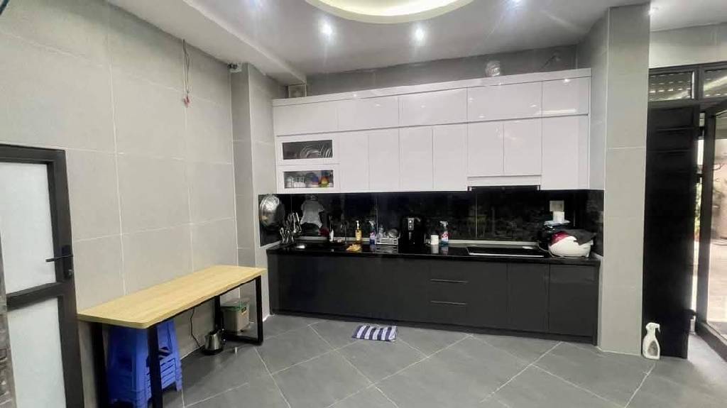 Bán nhà Tô Hoàng - diện tích 44m2 6 tầng - Lô góc 2 mặt tiền - giá 17,5 tỷ