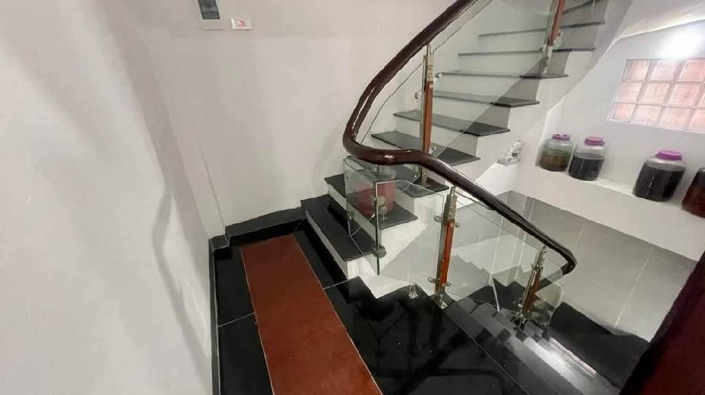 Bán nhà Tô Hoàng - diện tích 44m2 6 tầng - Lô góc 2 mặt tiền - giá 17,5 tỷ