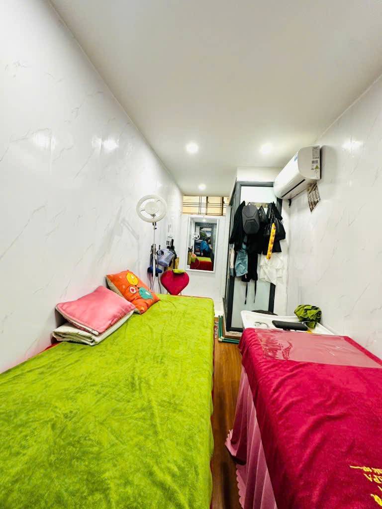 Bán nhà Mai Động - diện tích 10,5m2 2 tầng - MẶT PHỐ KINH DOANH VÔ DỊCH - giá 1,75 tỷ